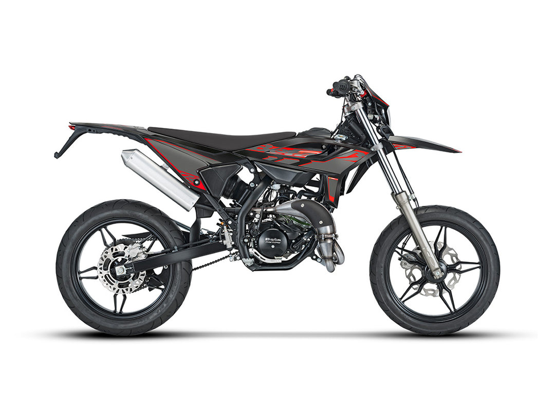 Beta RR MOTARD 2T 50, colore nero, vista laterale su fondo bianco