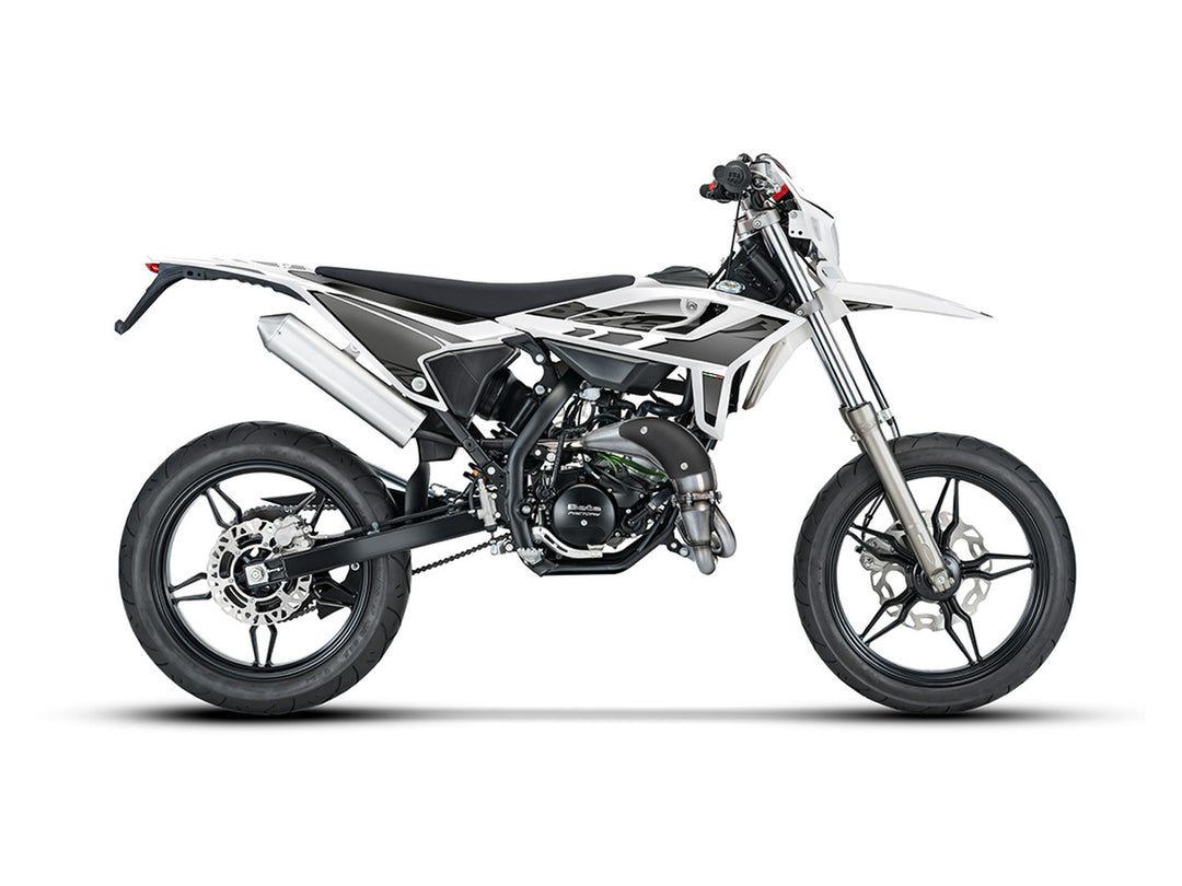 Beta RR MOTARD 2T 50, colore bianco, vista laterale su fondo bianco